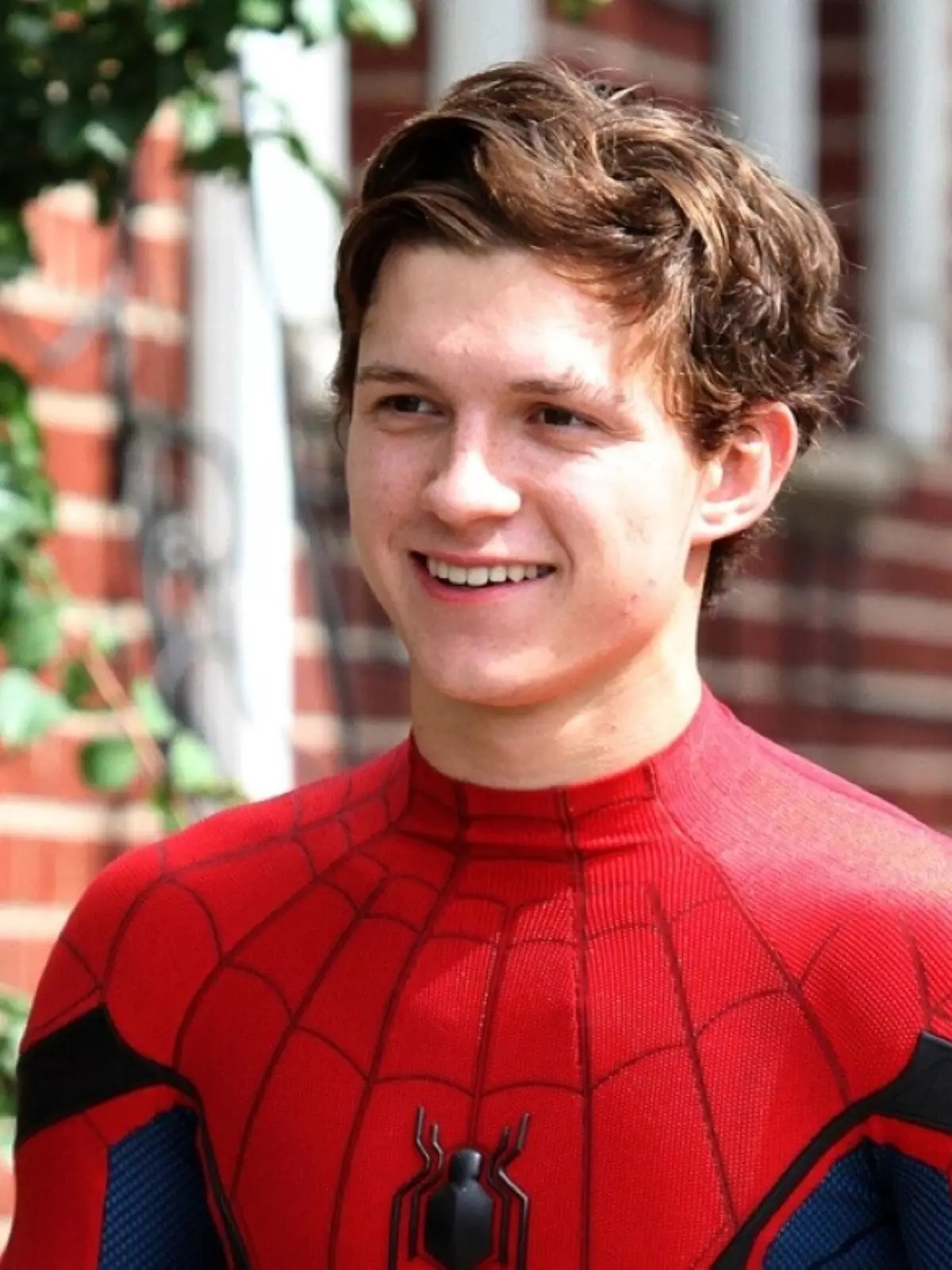 Tom Holland diz que deve sua “vida e carreira” a “Homem-Aranha”