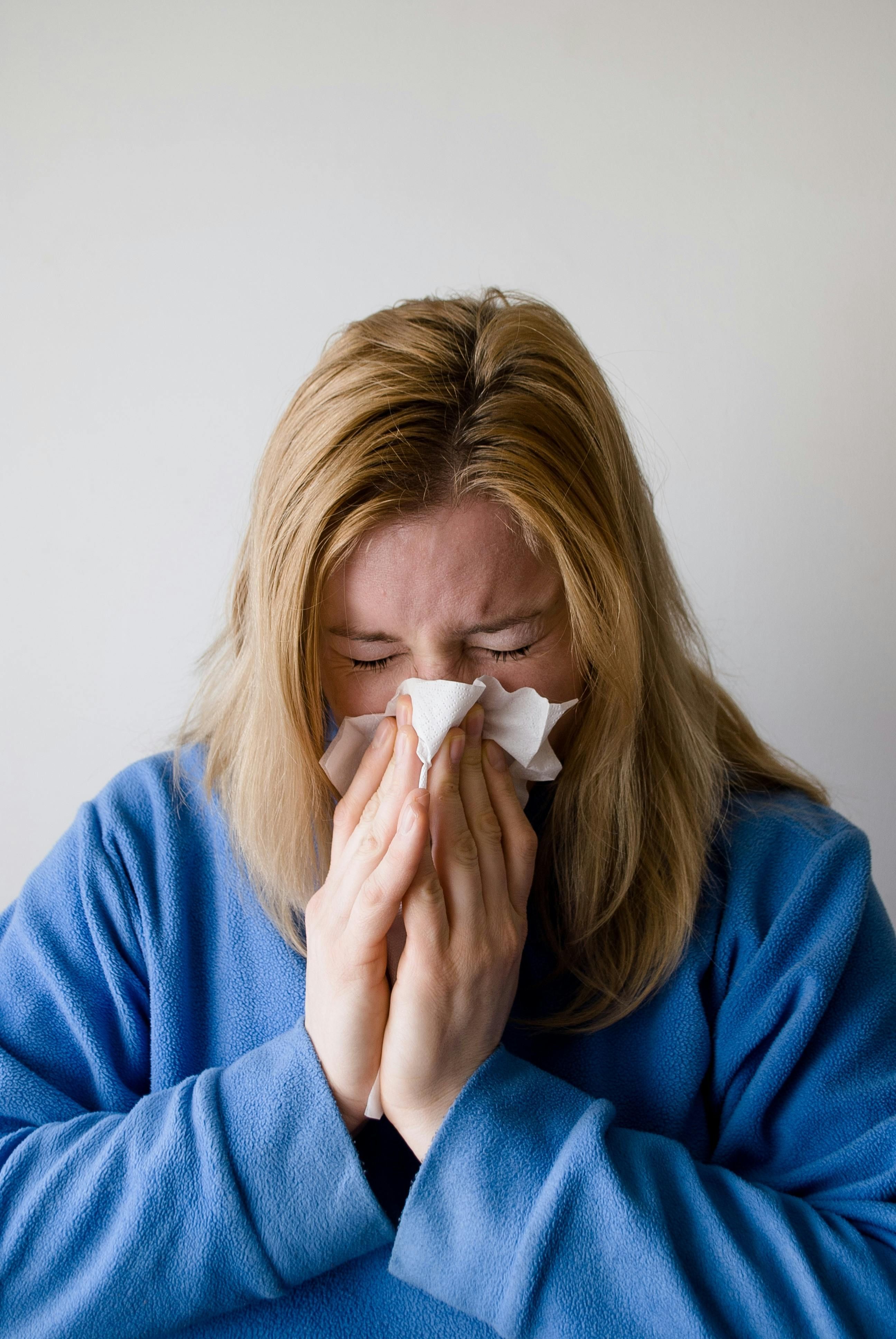 Pode ou não assoar o nariz durante a gripe? Entenda