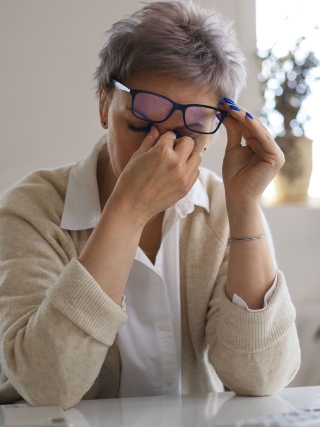 Ardor ocular e tempo frente às telas: saiba como equilibrar relação