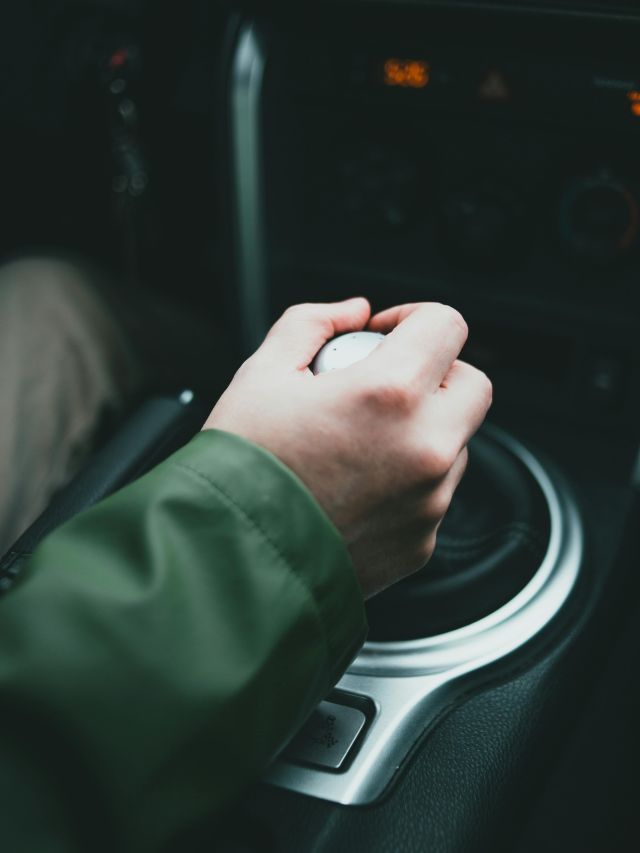 Carro automático: como destravar a alavanca do câmbio no carro descarregado