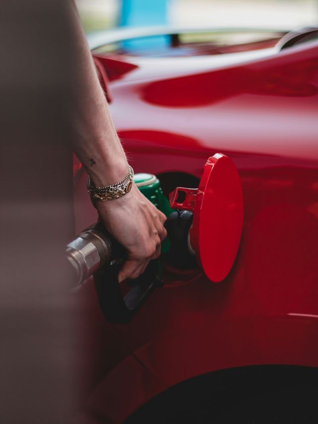 Gasolina sem etanol existe? Sim, mas é proibida para carros; entenda